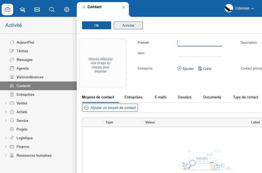 Fiche Contact vierge de Flow avec le prénom, le nom, l’entreprise et les moyens de contact